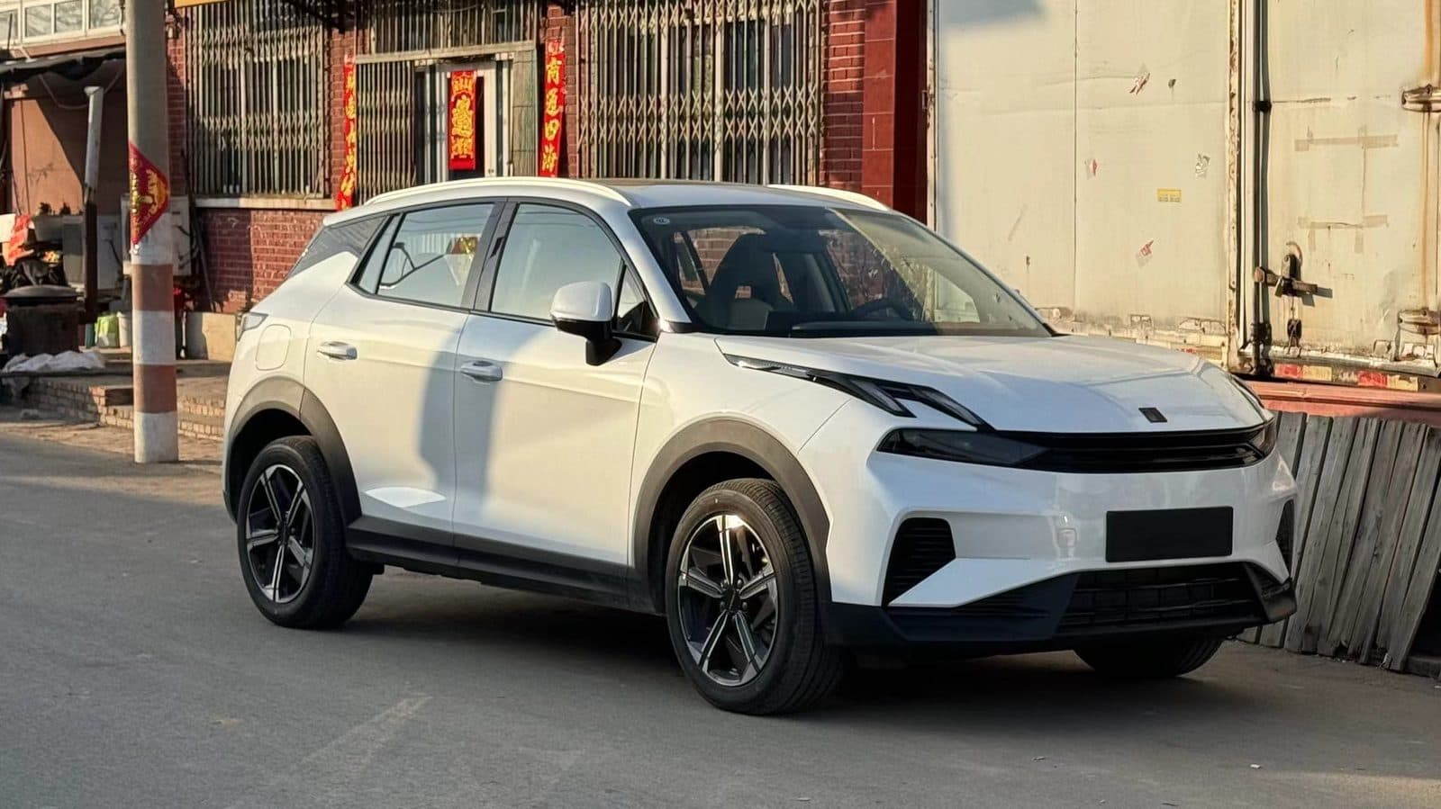 Lynk & Co 06
