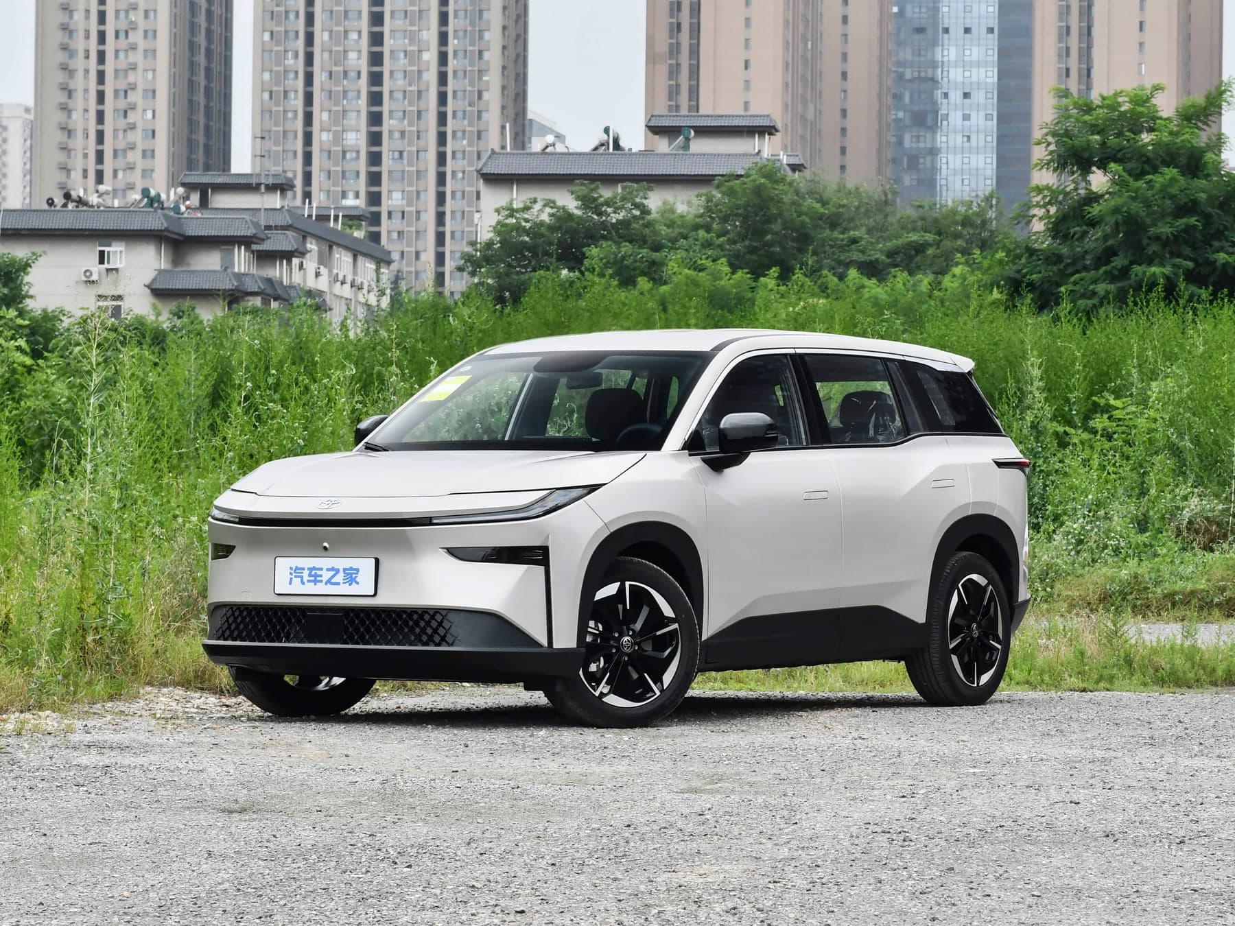 Toyota bZ3X,当前目录中的新车